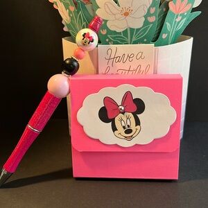 Minnie Mouse gift set. Pen/Notepad $10
